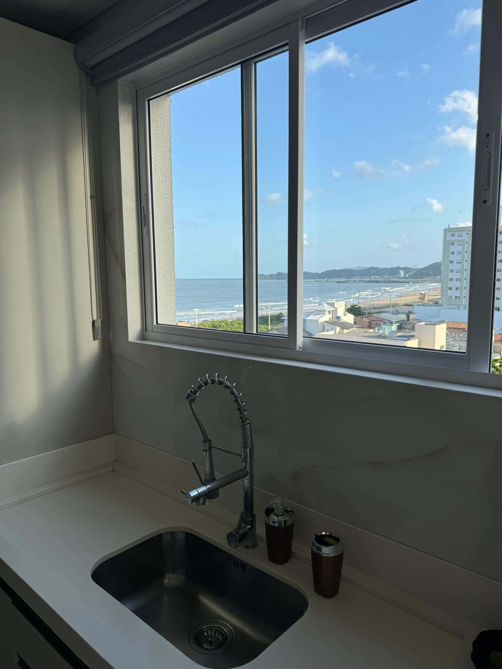 Vista geral da cozinha integrada